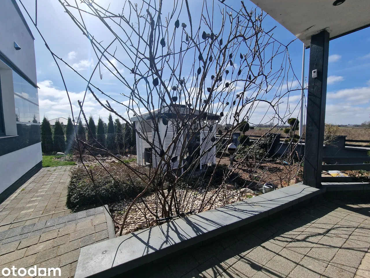 Nowoczesny dom parterowy z garażem, 176 m² — zdjęcie 10 z 12