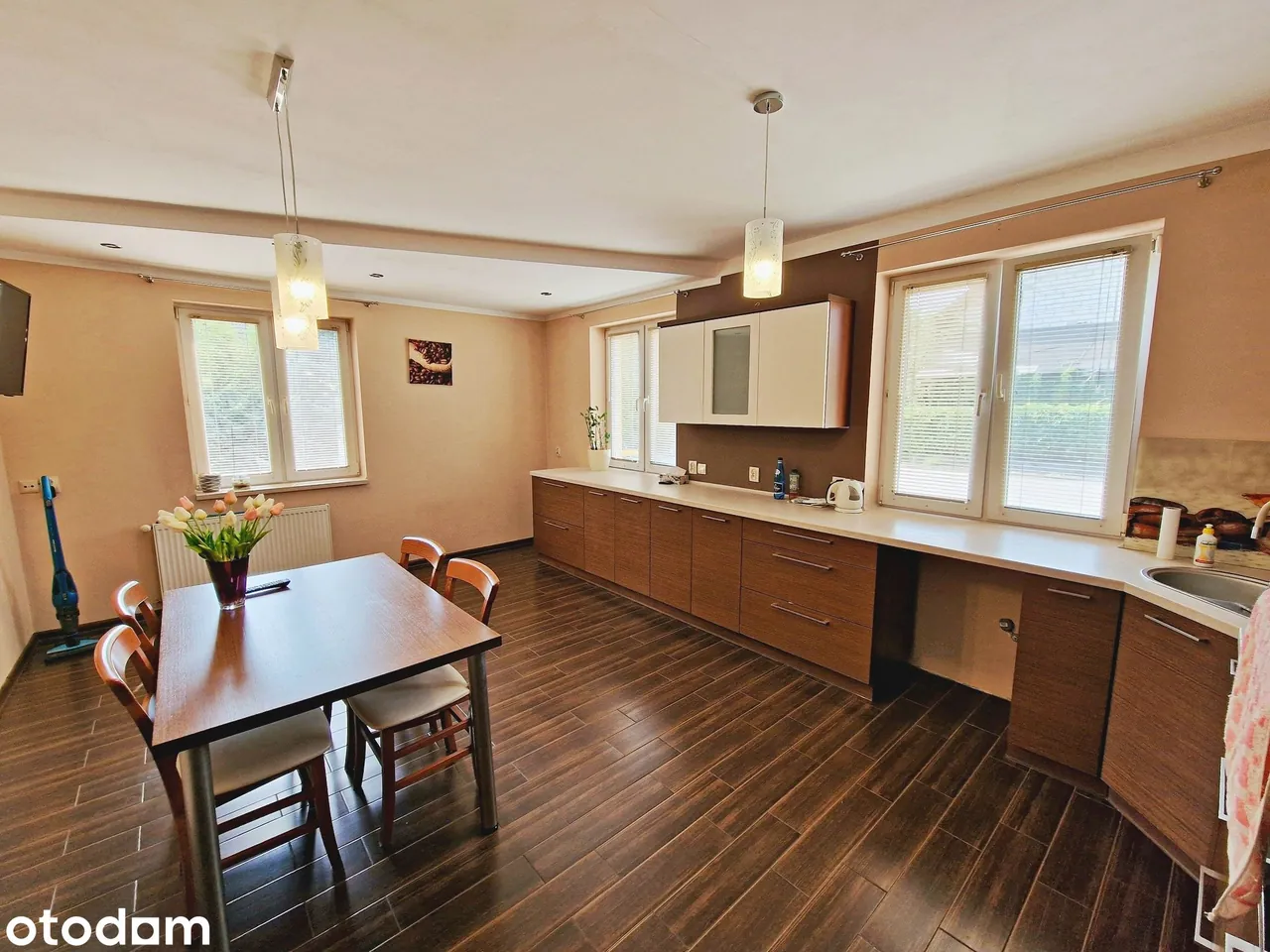 Przestronny dom z poddaszem, 240 m² — zdjęcie 3 z 11