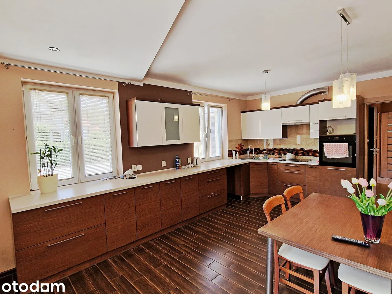 Przestronny dom z poddaszem, 240 m² — zdjęcie 4 z 11