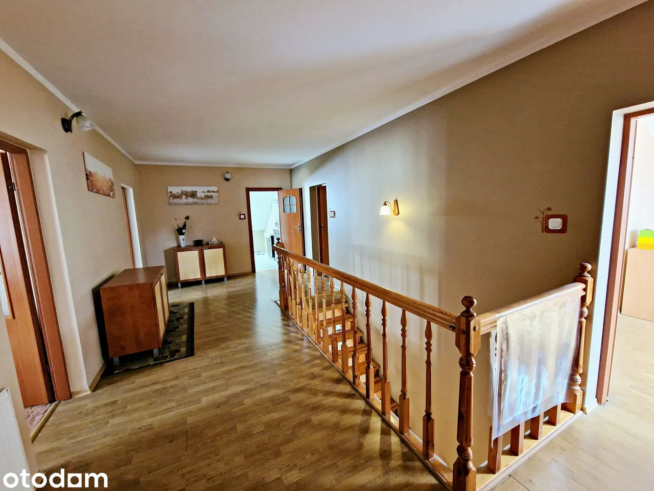 Przestronny dom z poddaszem, 240 m² — zdjęcie 8 z 11